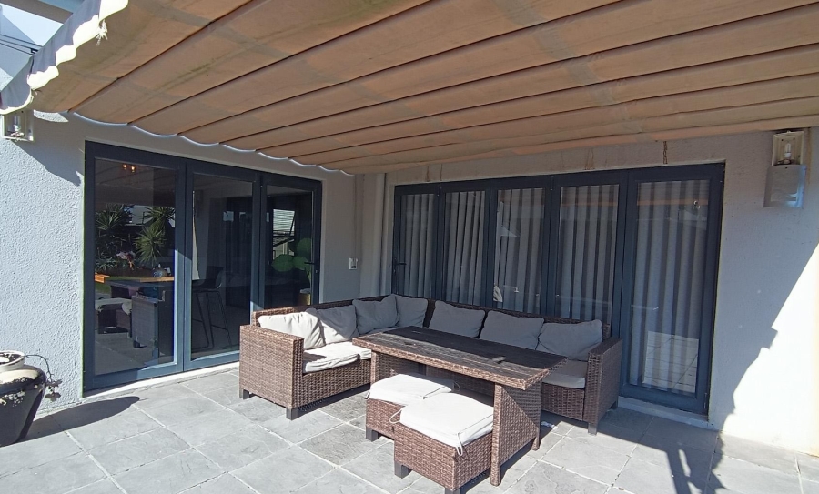 4 Bedroom Property for Sale in Parklands North Western Cape